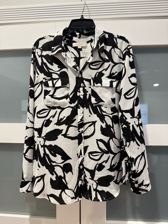 LOFT Tops - LOFT Black & White Abstract Floral Button-Down Shirt size Large